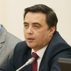    — Средний рост для Татарстана определен для отдельных муниципалитетов, он может быть увеличен на 4,8%, но в среднем на всю республику индекс должен быть сохранен в пределах 13,4%. Просьба это не путать. Соответственно, у нас для 840 муниципальных образований республики размер платы граждан не превысит 13,4%. Для 73 муниципалитетов — это 24 города, 17 поселков городского типа и 32 сельских поселения — индекс будет установлен с учетом предельно допустимого отклонения и составит 18,2%, — сообщил председатель Госкомитета РТ по тарифам Ренат Гайнутдинов на пресс-конференции «О планируемом изменении тарифов на коммунальные услуги в 2026 году».