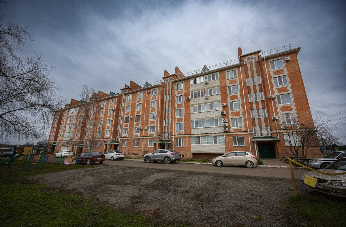 Самый большой из построенных Артамоновым, пятиэтажный на 69 квартир – на Азовской, 75. Фото: Сергей Моргун.