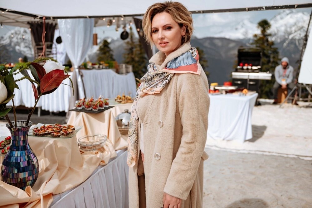    Елена Ксенофонтова в комедийном сериале «Кухня». Кадр из фильма