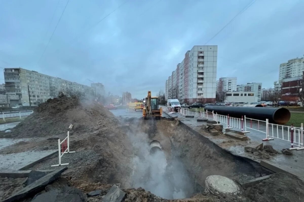    Жители двух районов Петербурга остались без отопления и горячей воды