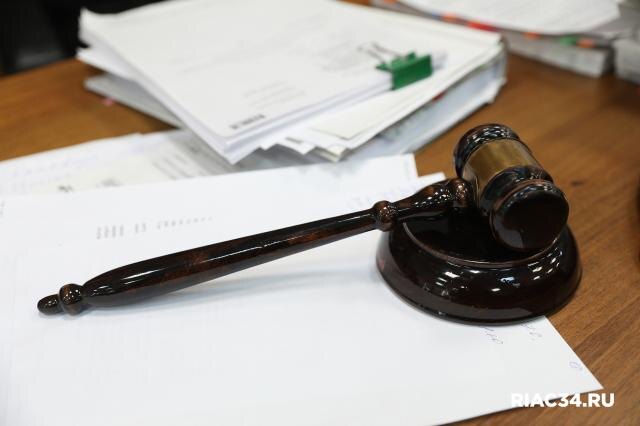 В Волгограде дочь погибшего участника СВО через суд добивается выплаты положенных ей пособия и страховки