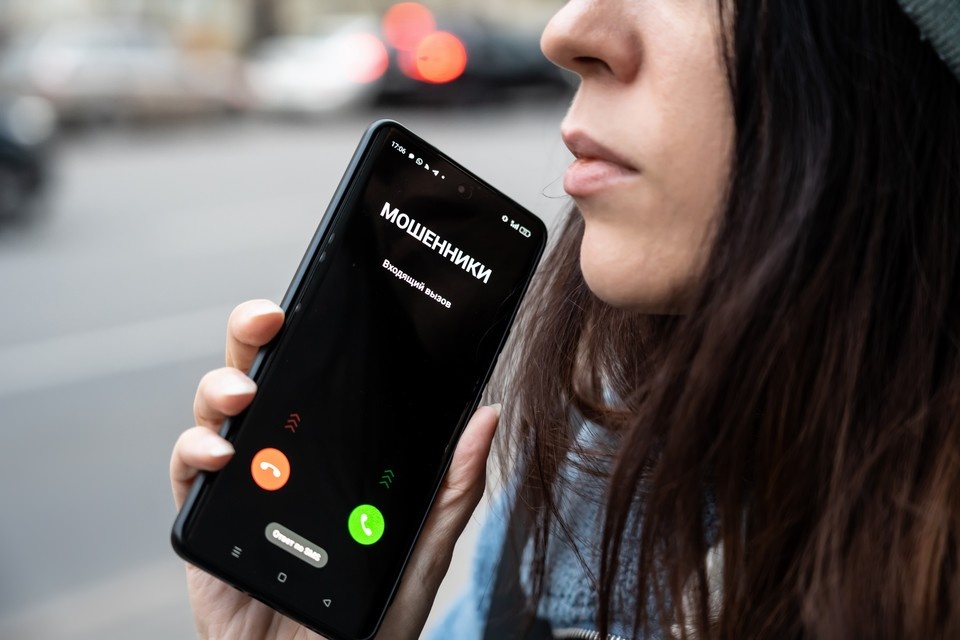    Мошенники представляются сотрудниками регистратуры, приглашают записаться на сдачу анализов или профилактические мероприятия ИВАНОВА Диана