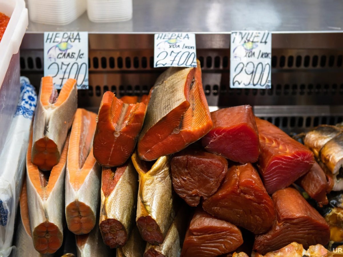    Самая большая очередь скопилась именно за рыбой