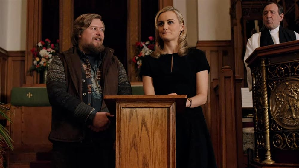 Главная героиня с братом