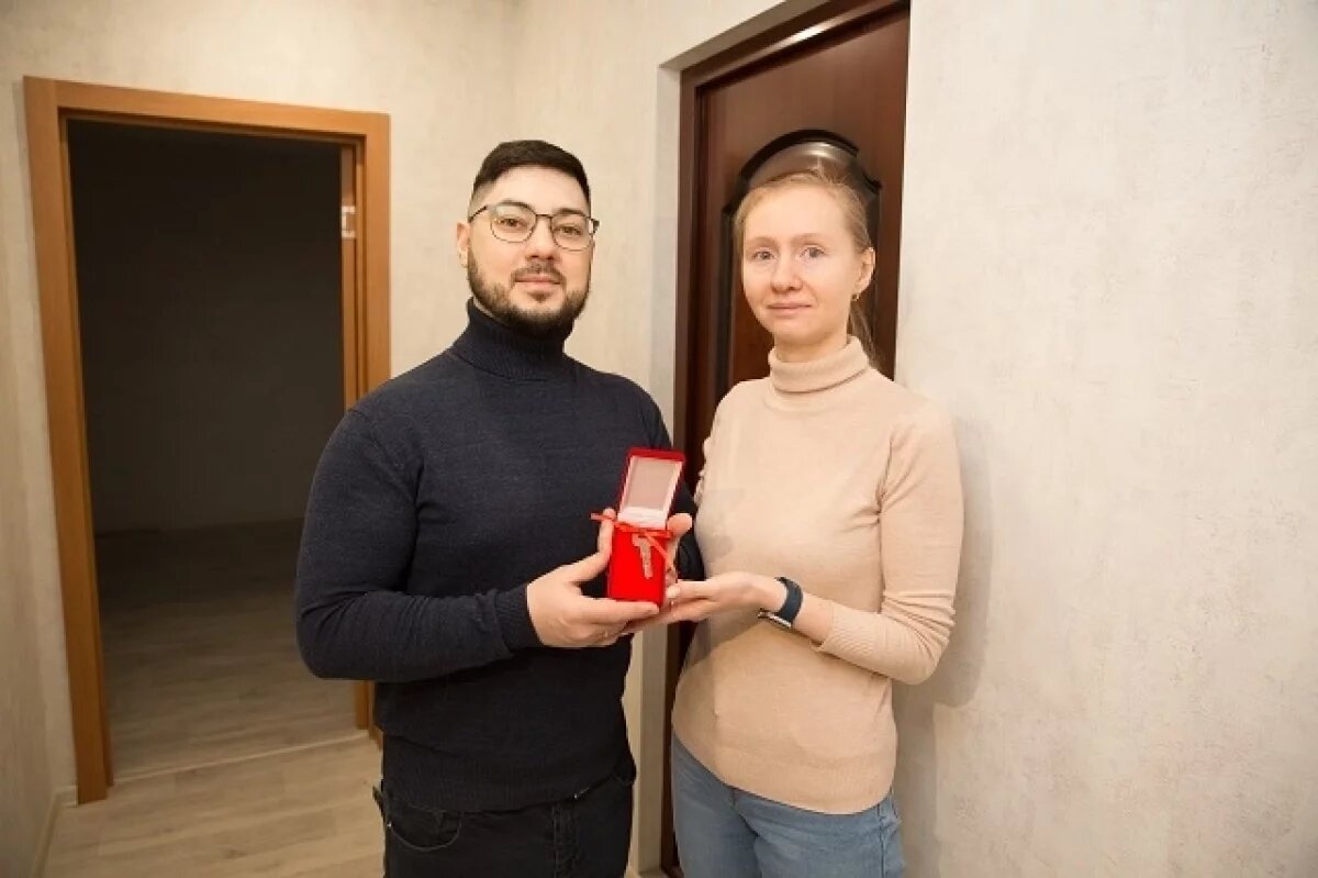    УЭХК вновь помог приобрести квартиры для медиков Новоуральска