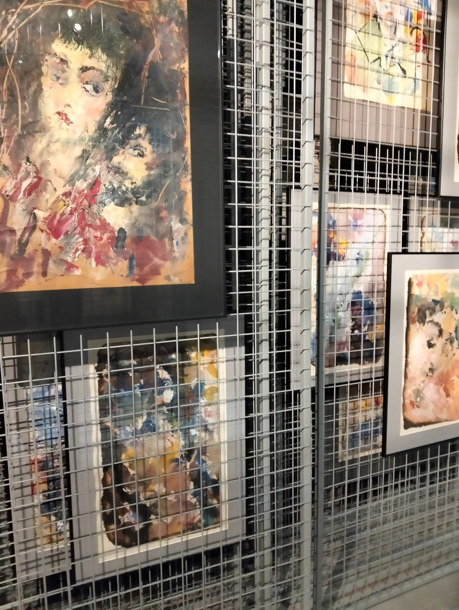 Внутри одного из "запасников"