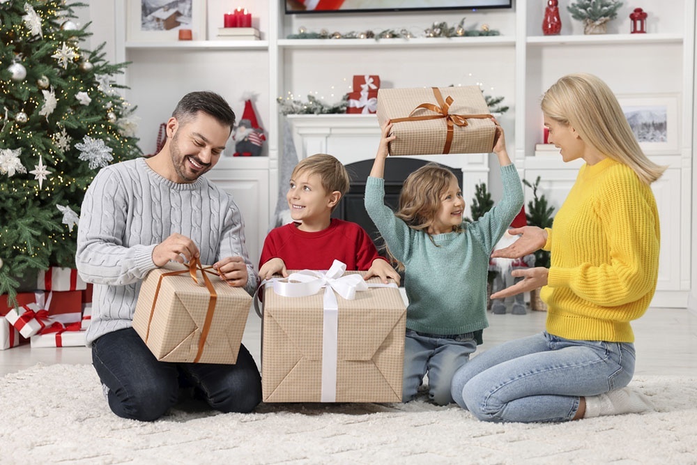    В Новый, 2026 год мы особенно стремимся дарить не просто вещи, а эмоции - личные, теплые, запоминающиеся. / Фото: iStock
