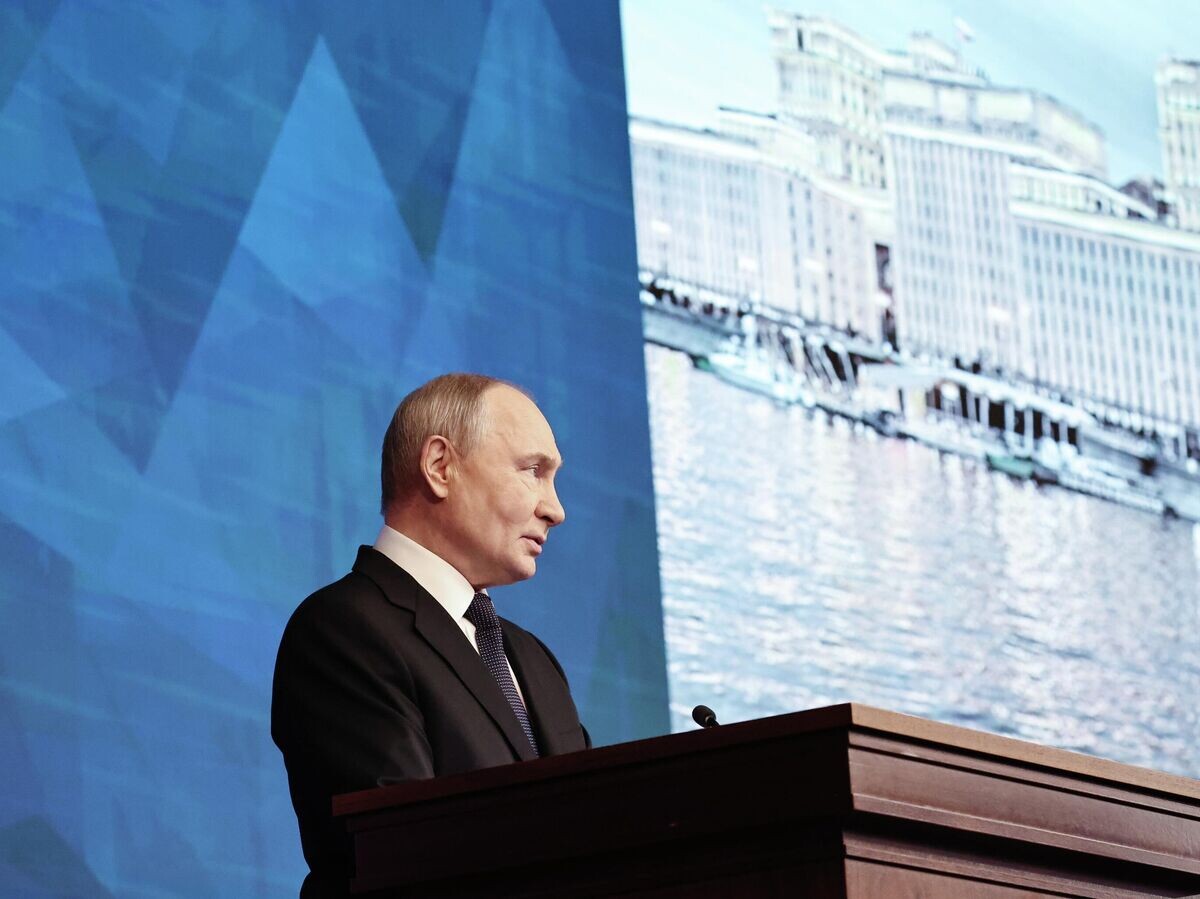    Президент РФ Владимир Путин выступает на расширенном заседании коллегии Министерства обороны РФ | © РИА Новости / POOL