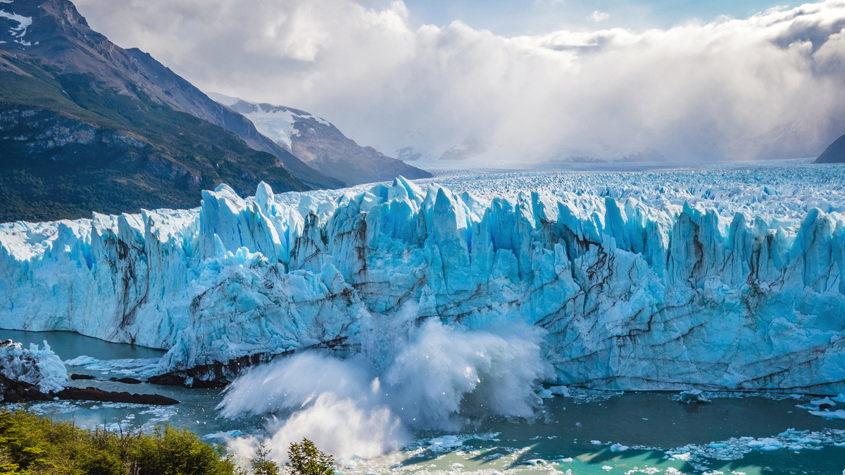     Фото: R.M. Nunes/Shutterstock/FOTODOM Ледник — прародитель айсберга