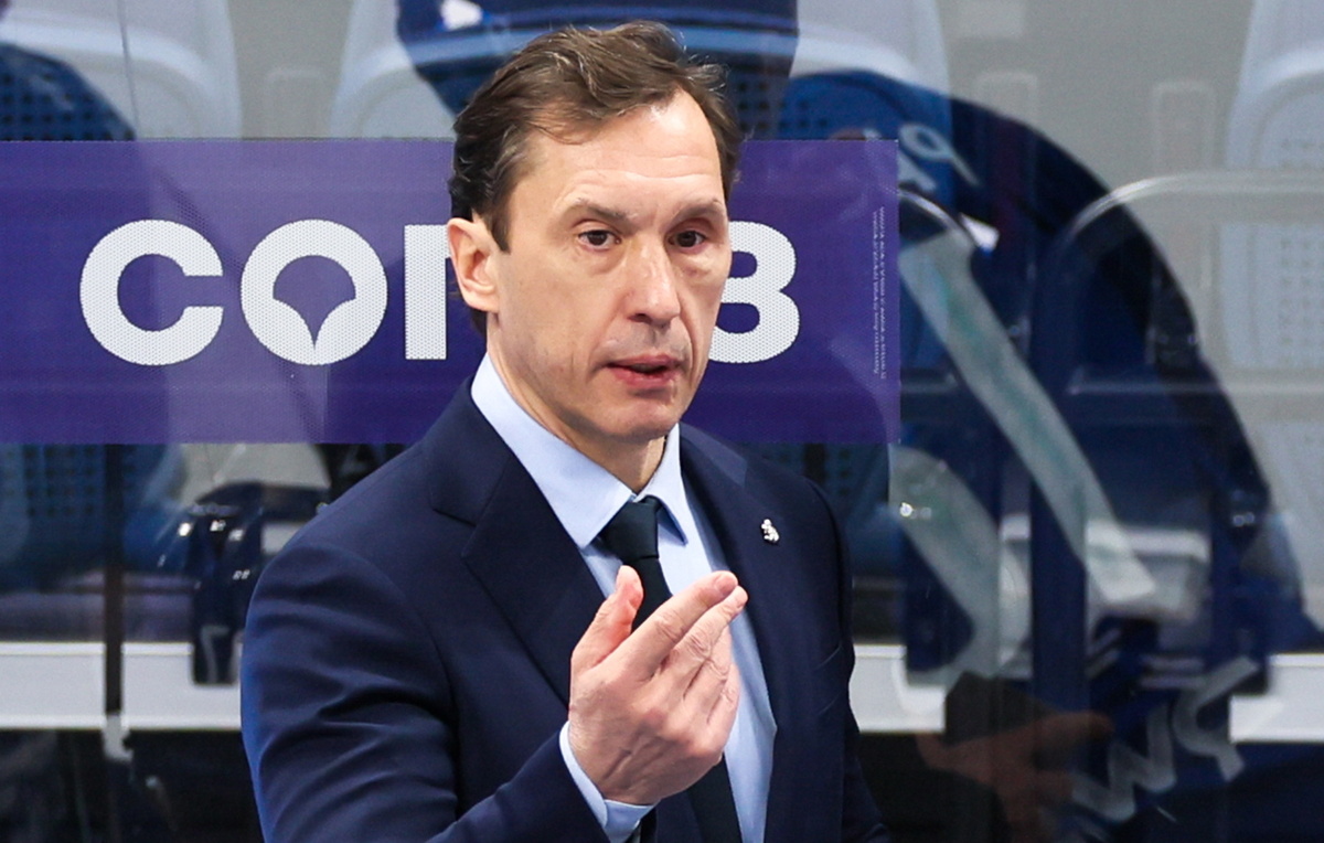    Главный тренер "Динамо" Вячеслав Козлов  Сергей Савостьянов/ТАСС