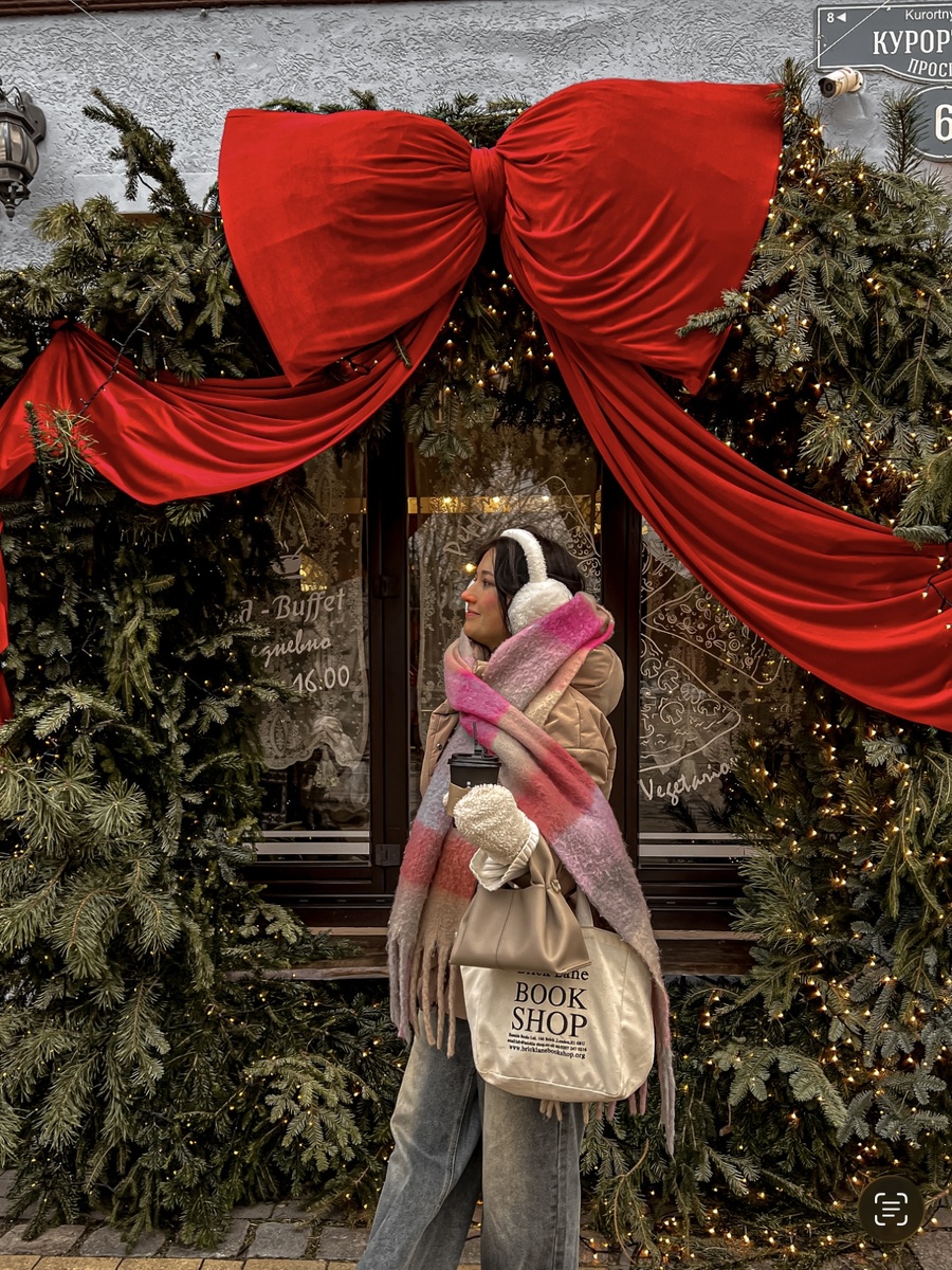 Локация: кафе Буфет, Зеленоградск. В этом году они бант не повесили, но с бантом мне нравилось больше