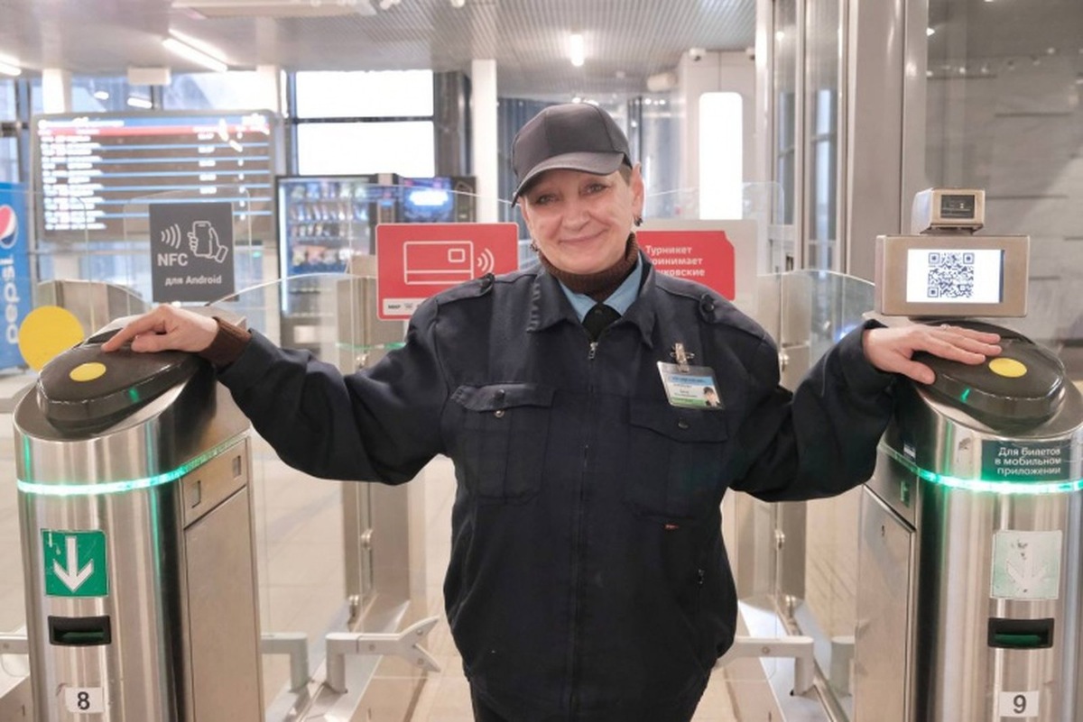    В 2018 и 2022 годах десятки людей также приходили с подарками и словами благодарности