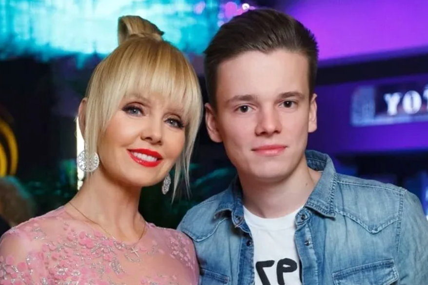 на фото Валерия с сыном Арсением Шульгиным