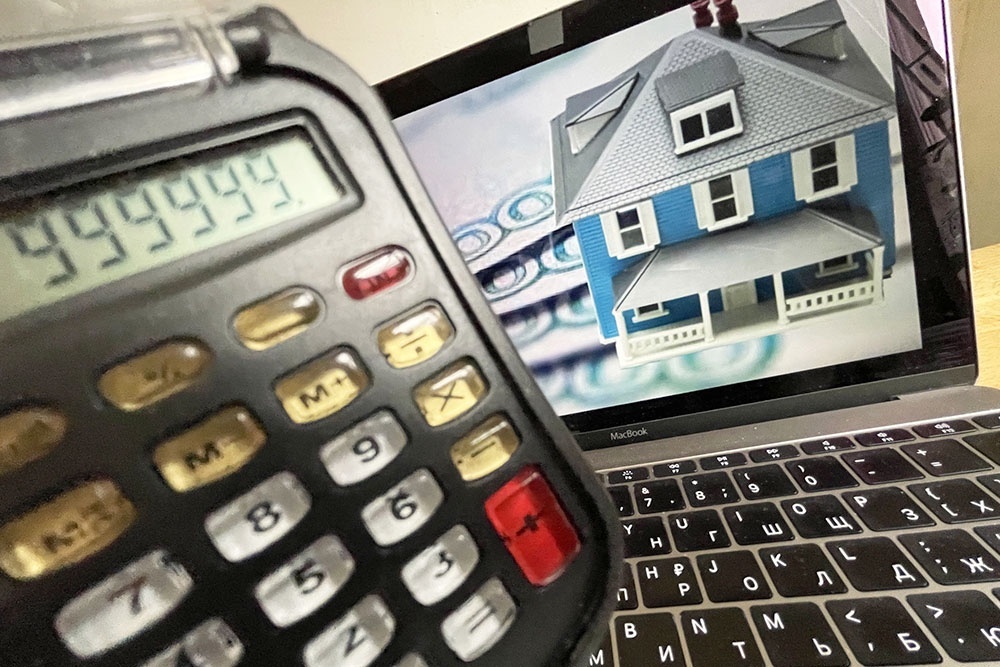    Если оформили ипотеку, но возникли трудности с платежами, важно не замалчивать проблему. Современный рынок предлагает целый спектр решений. / Сергей Михеев/ РГ