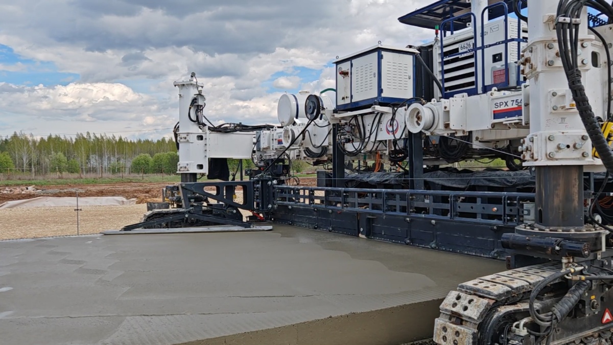 Бетоноукладчик AJAX, вид сзади 