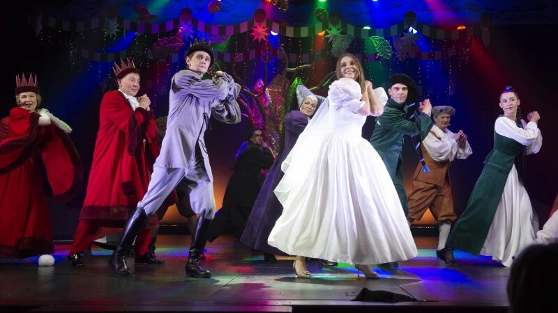     Спектакль "Три орешка для Золушки" в Алтайском театре драмы им. Шукшина. Анна Зайкова