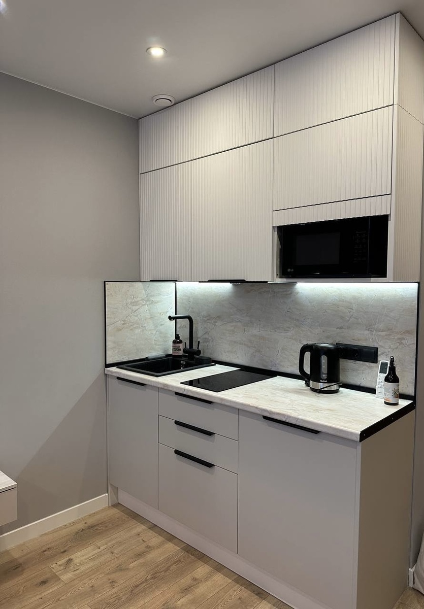 Наш проект кухни в студии ЖК GloraX Заневский