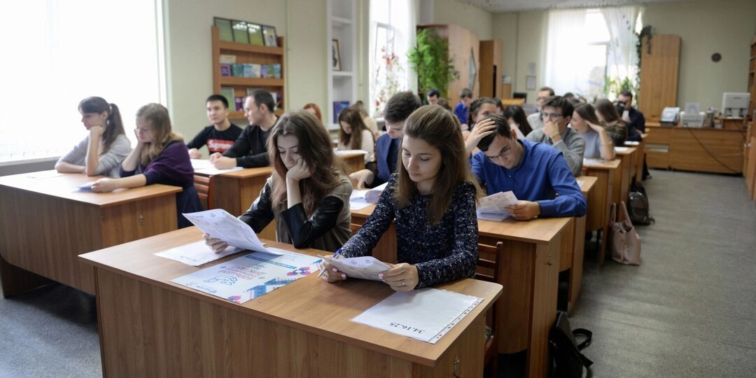 В десятом классе вы не нужны: тюменским школьникам упрощают ОГЭ и зовут в колледжи