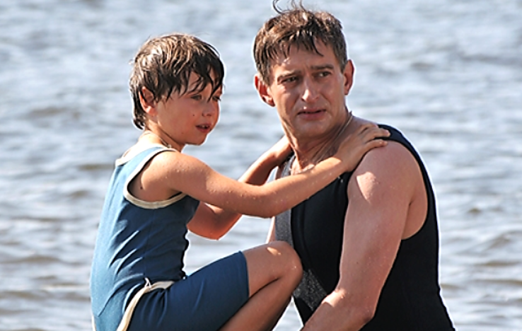 на фото Константин Хабенский с сыном