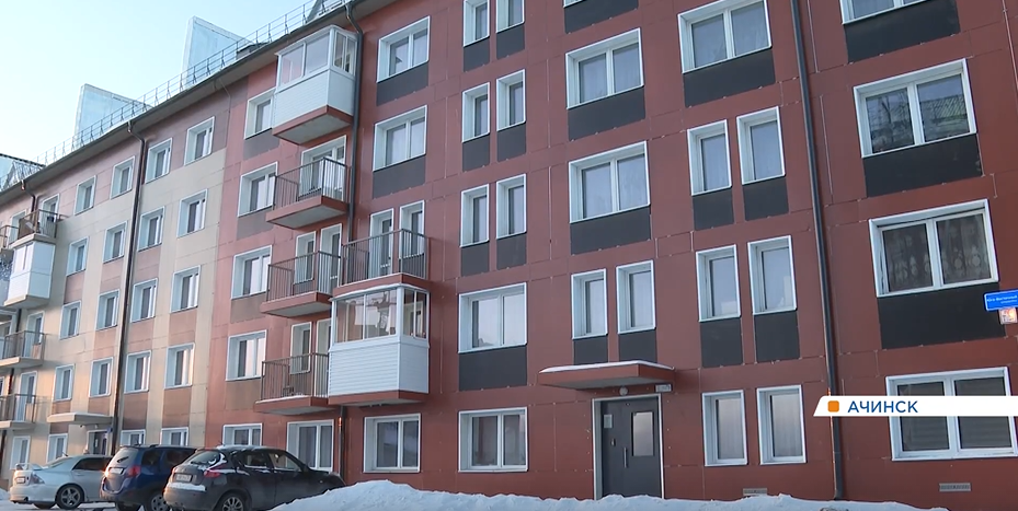     Жильцы ачинской новостройки жалуются на плесень, сырость и холод в квартирах