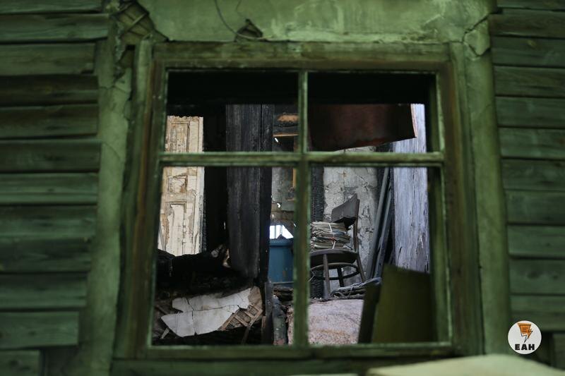    ЕАН. Окно заброшенного дома