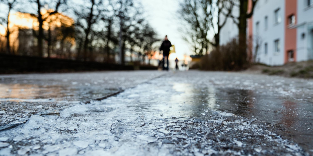 Правильная техника падения: как минимизировать риск травм при падении на льду