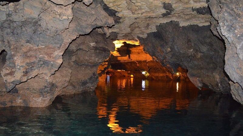 пещера Али-Садр в провинции Хамедан