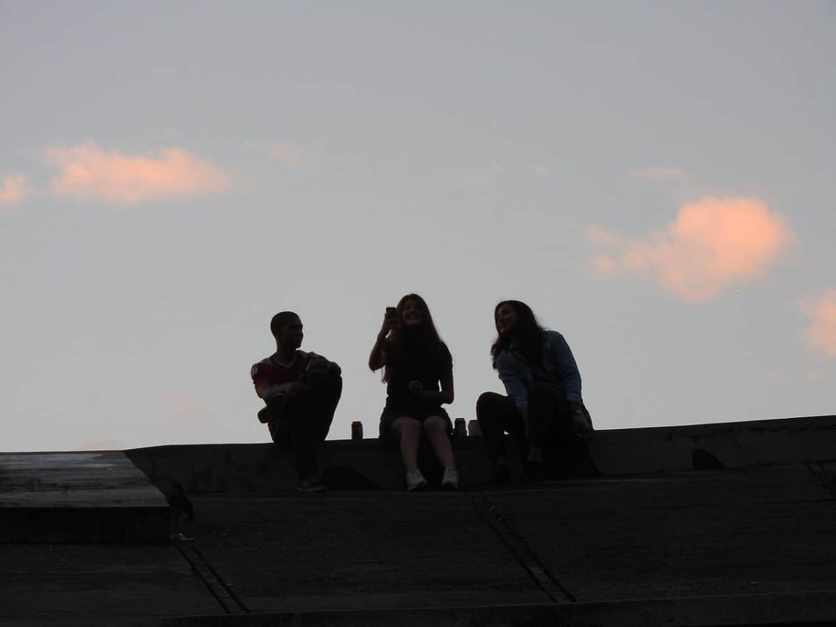    Подростки на крыше музея Тертулия, Колумбия / © Wikimedia