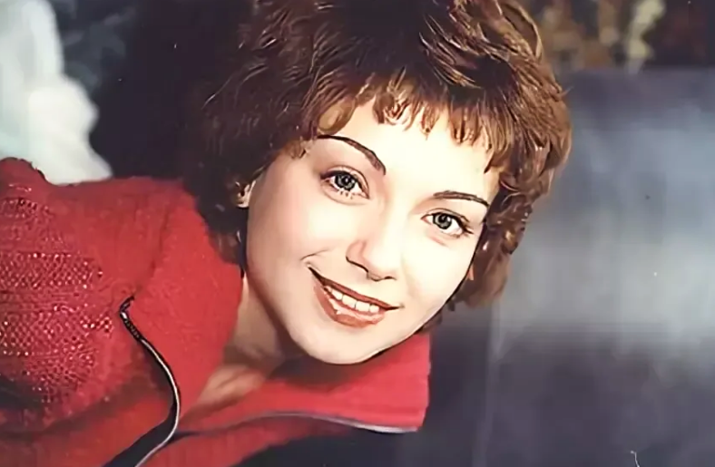 на фото Ольга Будина в молодости