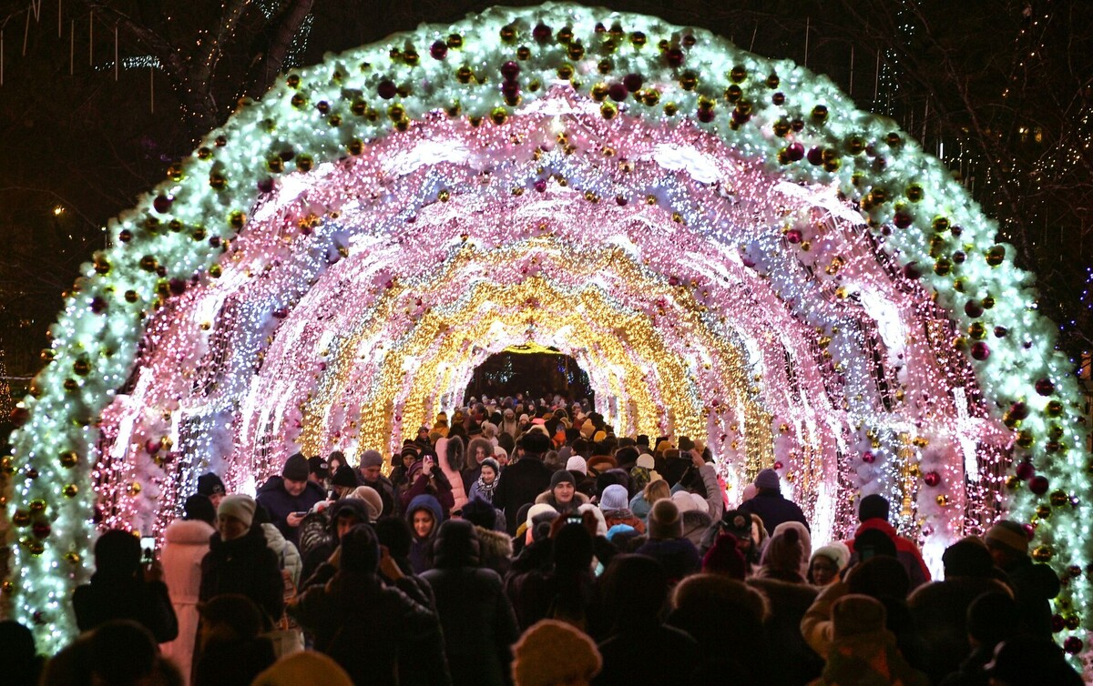 Тверской бульвар является частью крупного пешеходного маршрута фестиваля «Московские сезоны» и в настоящее время превратился в галерею дизайнерских елок под названием «Когда зажигаются елки» в рамках зимнего фестиваля. 