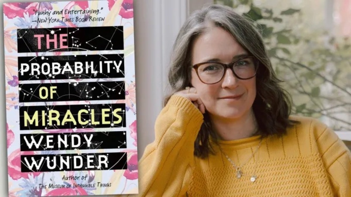 Книга The Probability of Miracles и Кэти Лавджой. Источник: Zack Schomp