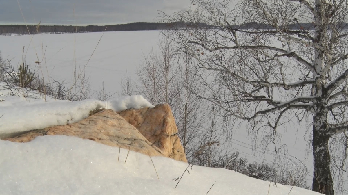 На берегах у озера Иткуль можно найти красивые скальные обнажения. В основном на севере и на востоке