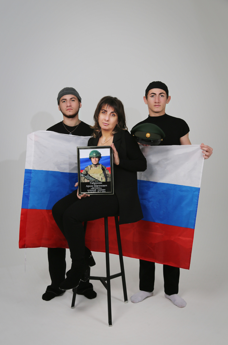 Нелли Багишян с сыновьями Александром и Виктором. / фото Елены Белавиной.