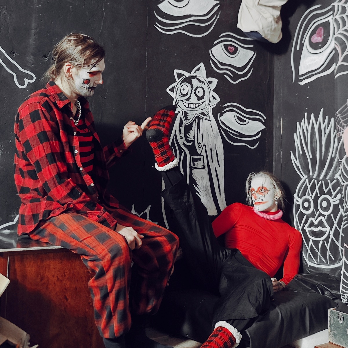 Перформанс по комиксу Маринетт Мортем Асоциальное сообщество 