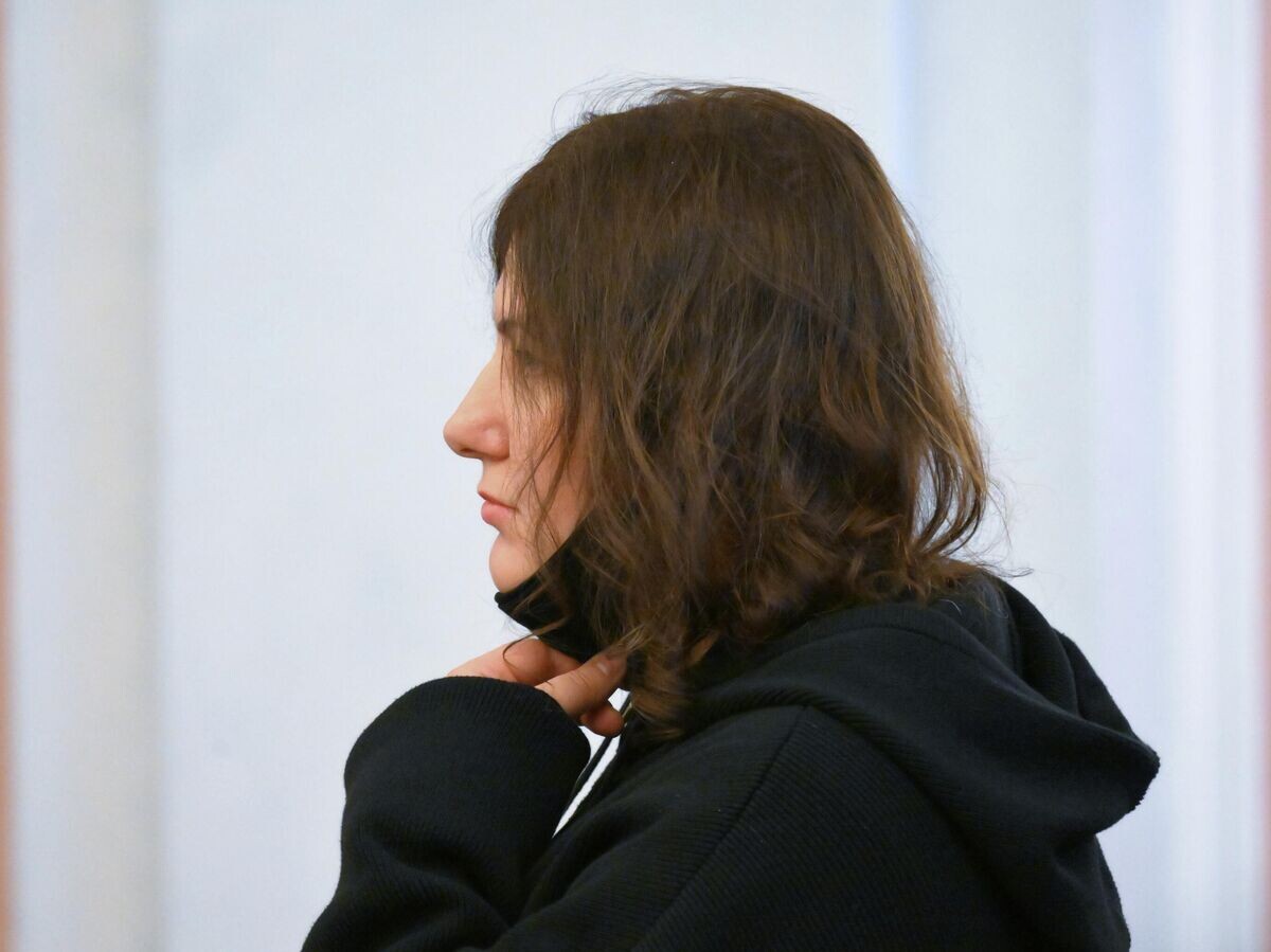    Покупательница квартиры певицы Ларисы Долиной Полина Лурье в Верховном суде РФ | © РИА Новости / Евгений Биятов