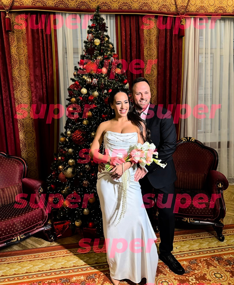    Вера Бондарева и Алексей Столяров в загсе. Фото: Super