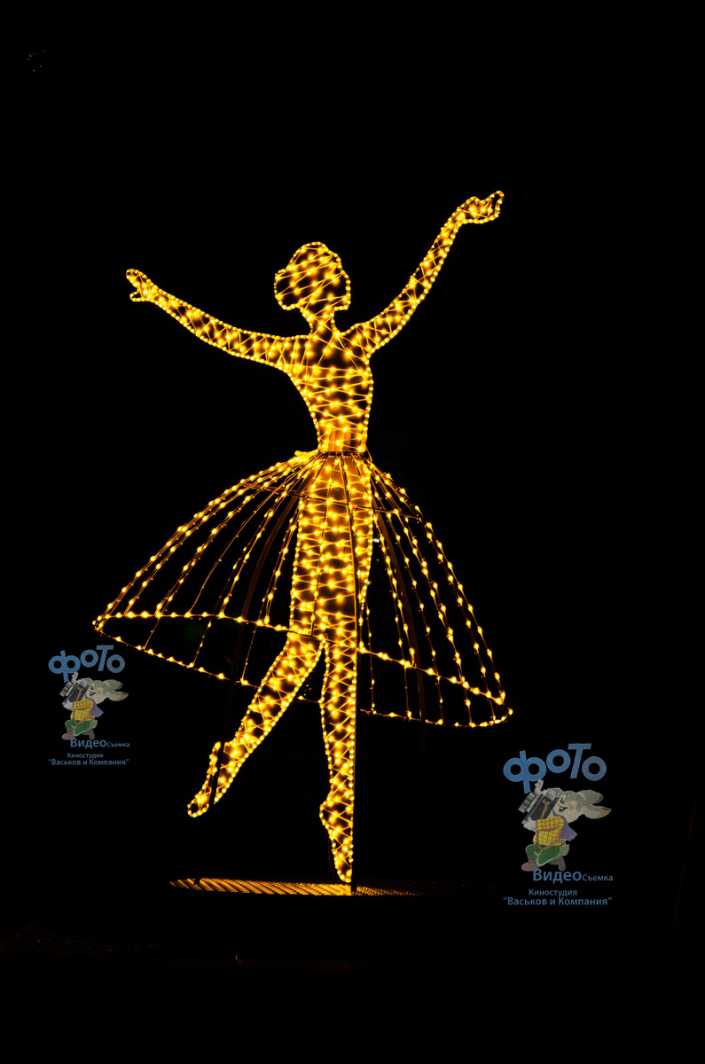 Новогодние украшения города Курска. город Курск, ул. Ленина 30.