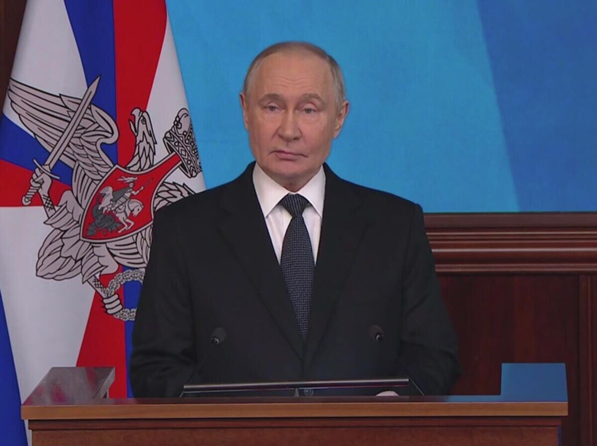    Президент РФ Владимир Путин выступает на расширенном заседании коллегии Министерства обороны