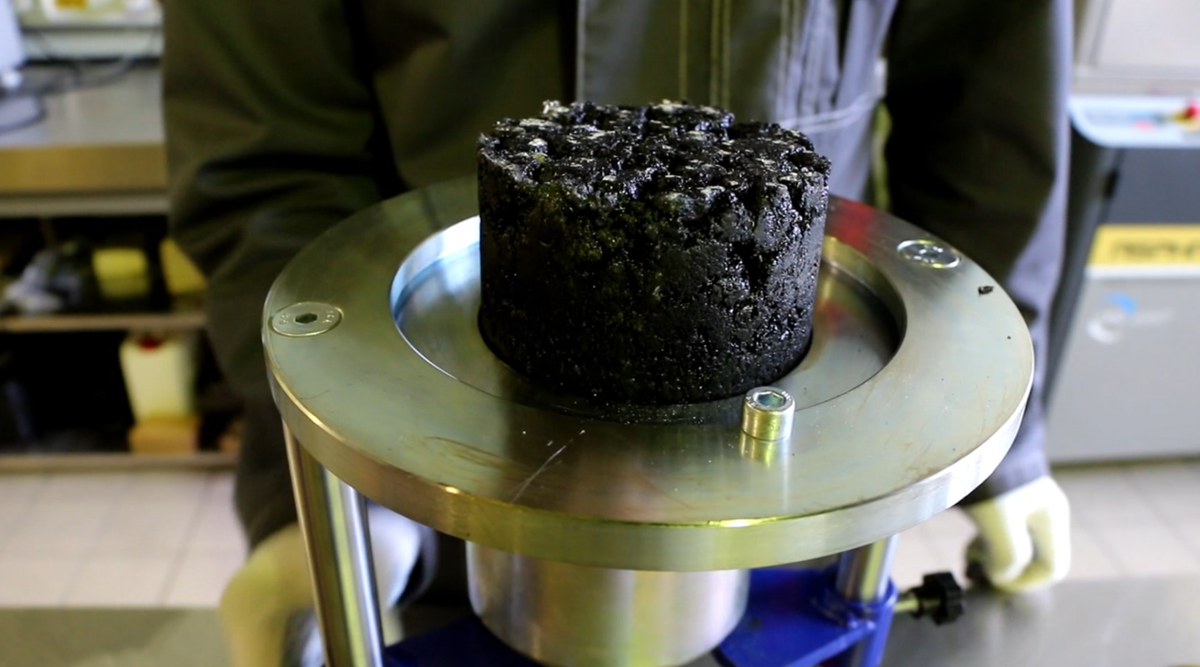 Образец после уплотнения (подробнее - в видео ниже)