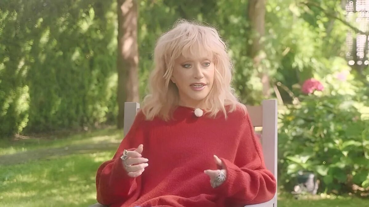 Кадр из интервью. Алла Пугачева