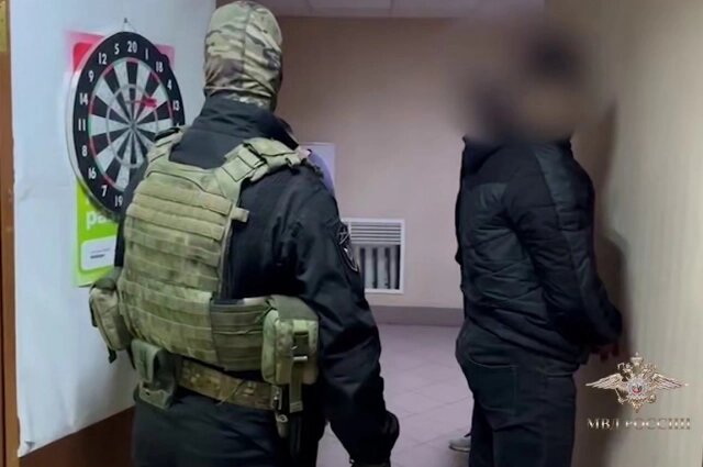    Задержанные в Челябинской области мошенники. Фото: кадр видео/ Telegram-канал Ирины Волк