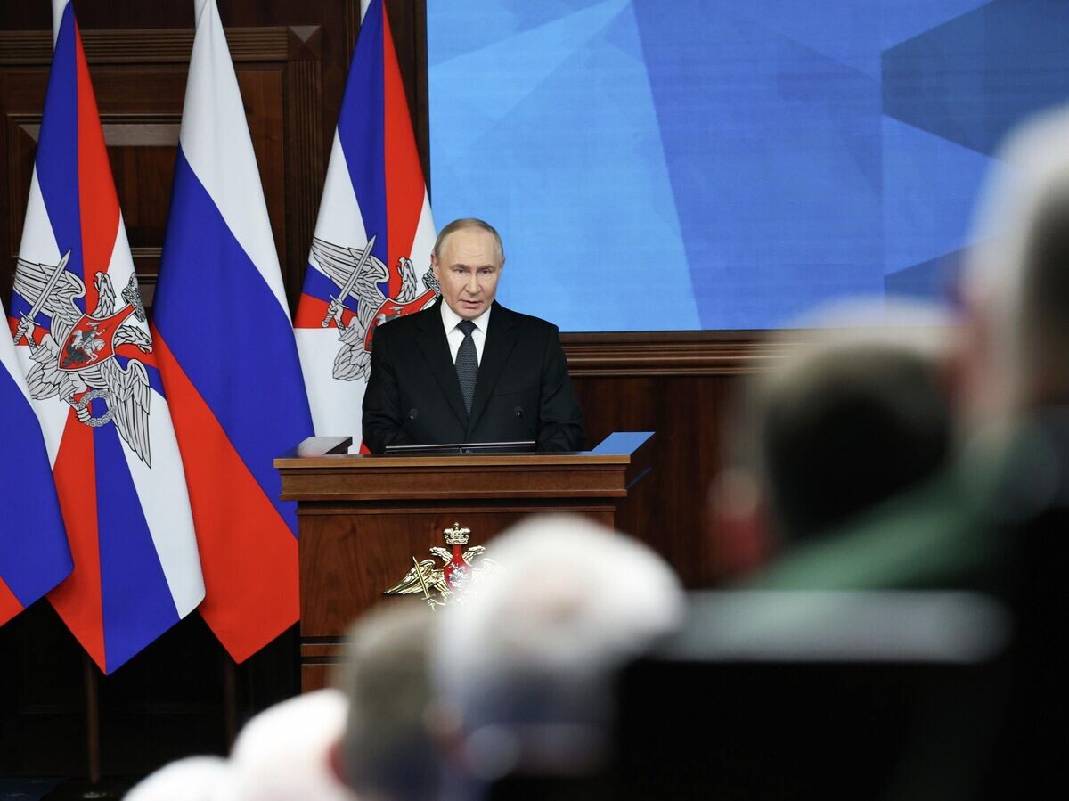    Президент РФ Владимир Путин выступает на расширенном заседании коллегии Министерства обороны РФ© РИА Новости . POOL