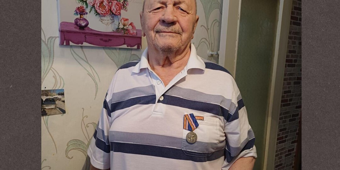 ДОСААФ России вручило юбилейную медаль ветерану с 45-летним стажем службы в организации в Нижнем Новгороде