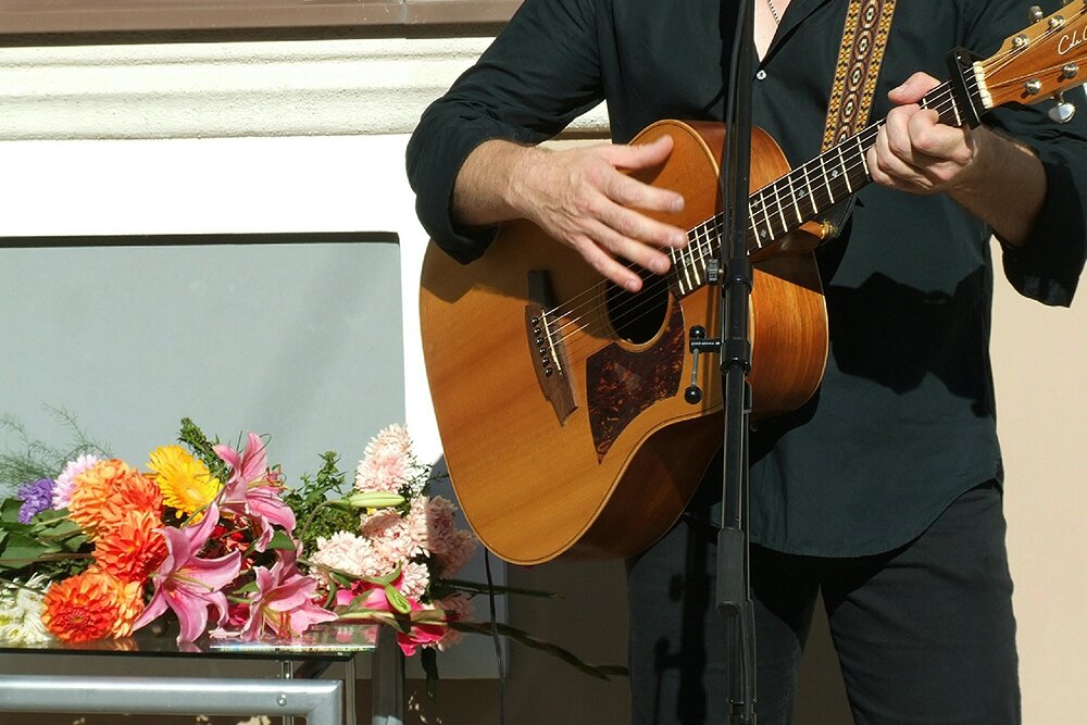    Мужчине гитара часто снится как символ внутренней чувствительности, которую он не всегда позволяет себе проявлять в реальной жизни. Фото: www.globallookpress.com