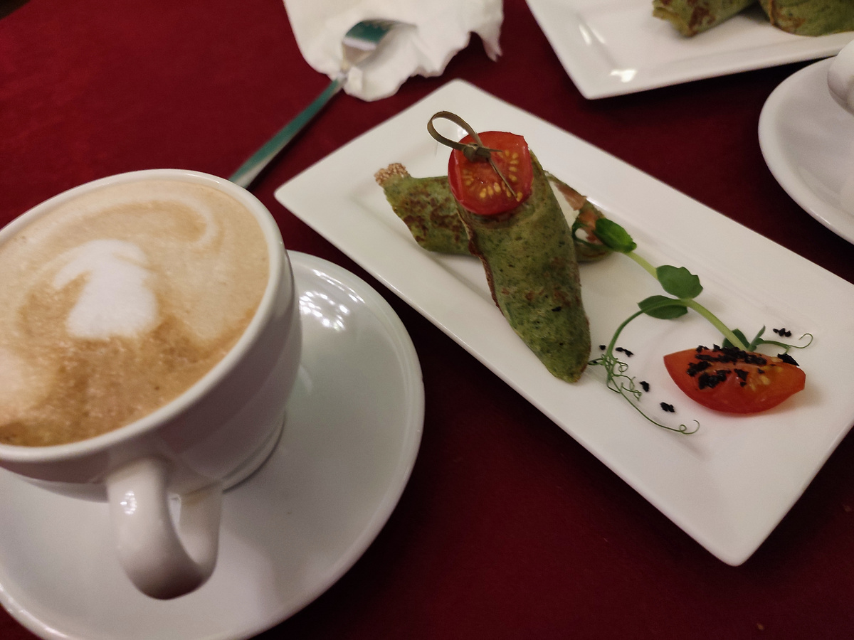 Перекус в антракт.