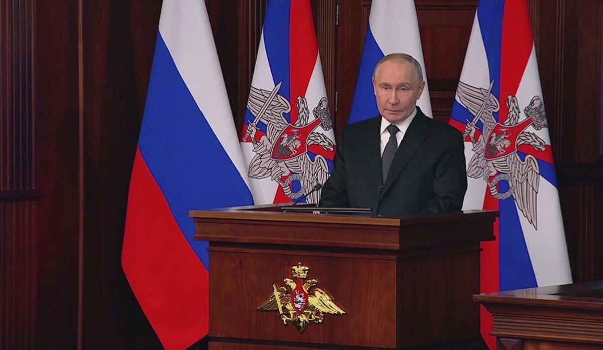     Владимир Путин выступает на расширенном заседании коллегии МО. Источник: ria.ru Автор фото: Пресс-служба Президента РФ