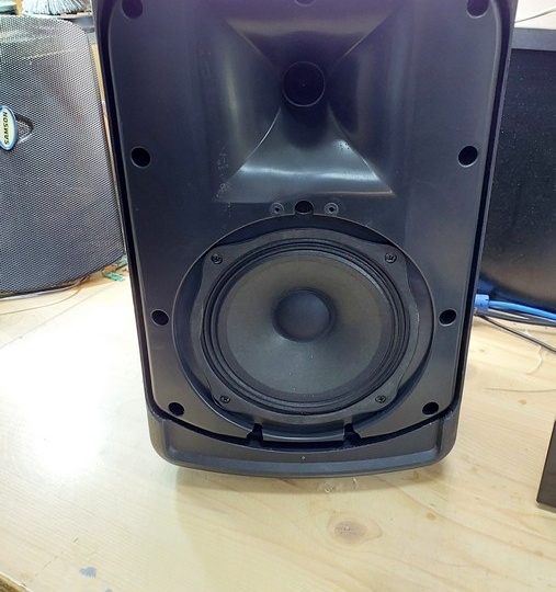 Samson XP40i. Куда уходит заряд аккумулятора. Ответ будет забавным.