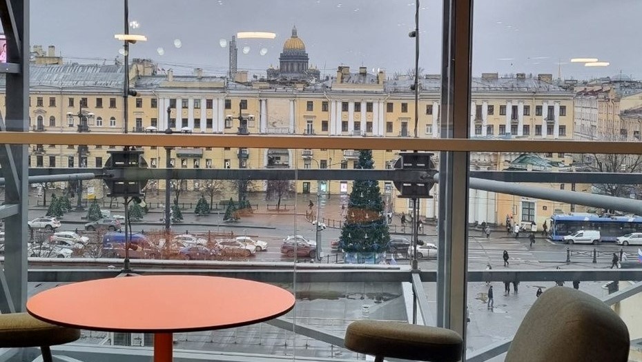    Фудхолл с панорамным видом в ТРК "ПИК" Автор фото: компания Nikoliers