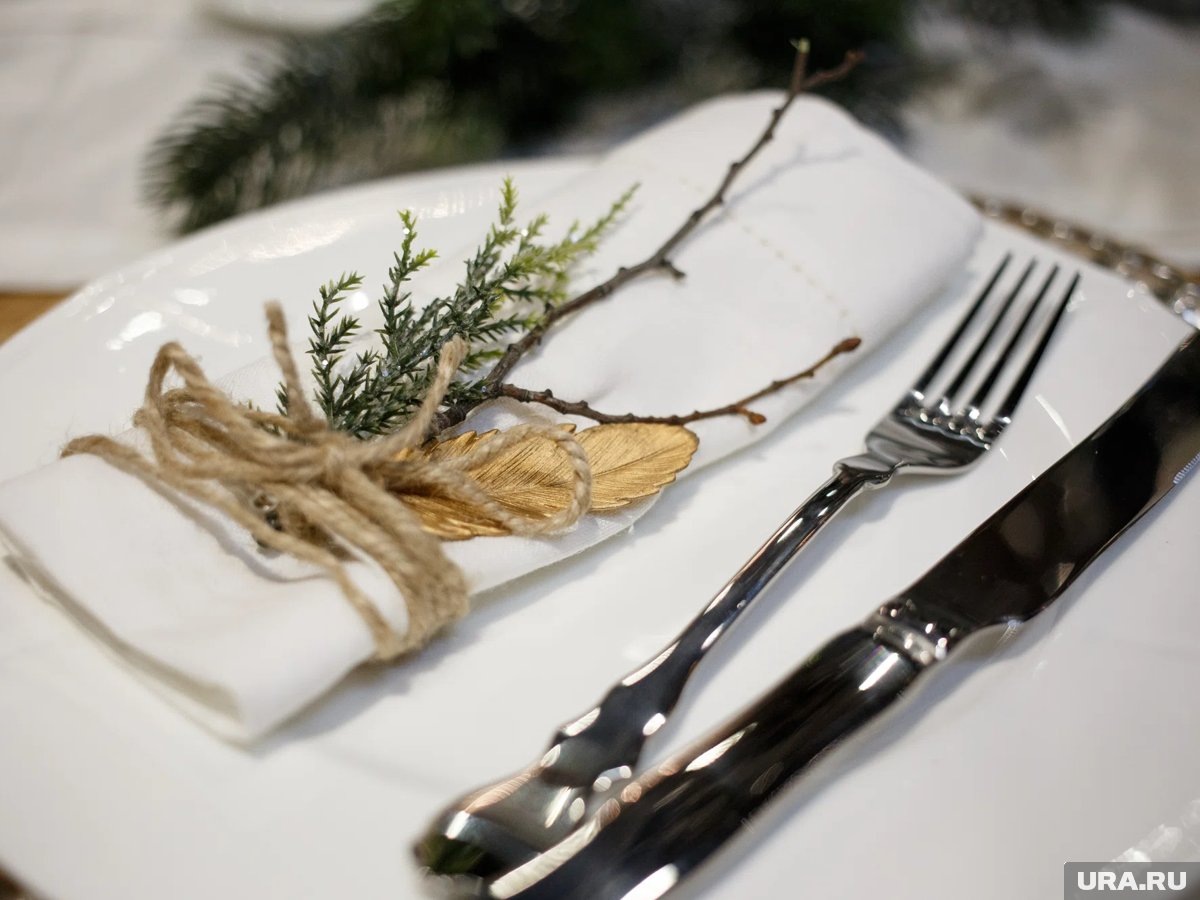     В новогоднюю ночь нужно ставить на стол блюда из овощей, фруктов и рыбы