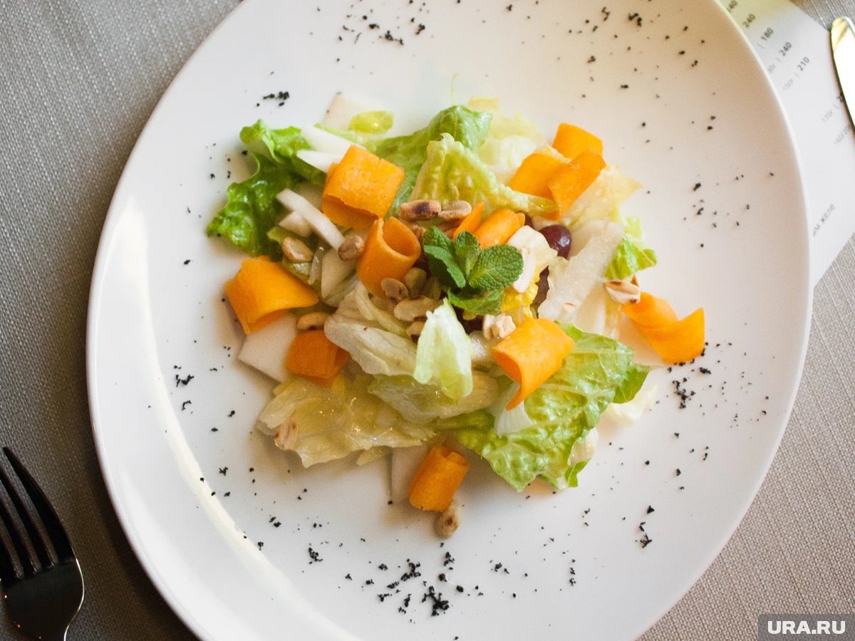    Овощные салаты можно готовить в новогоднюю ночь